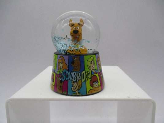 Silver Buffalo Scooby Doo and Logo Boxed 45mm Light Up Snow Globe