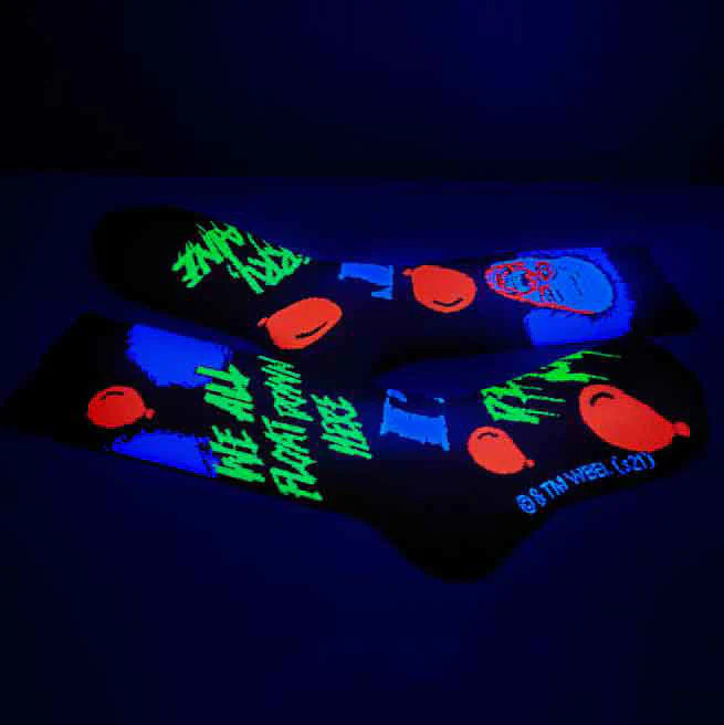 Cargue la imagen en el visor de la galería, IT Pennywise - Classic 1990 Men&#39;s Athletic Crew Socks
