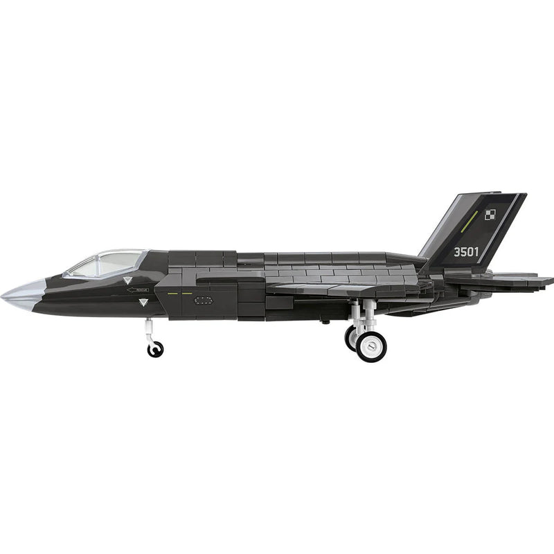 Chargez l'image dans la visionneuse de la galerie, Cobi Armed Forces - F-35B Lightning II "Husarz" Fighter Jet Brick Toy
