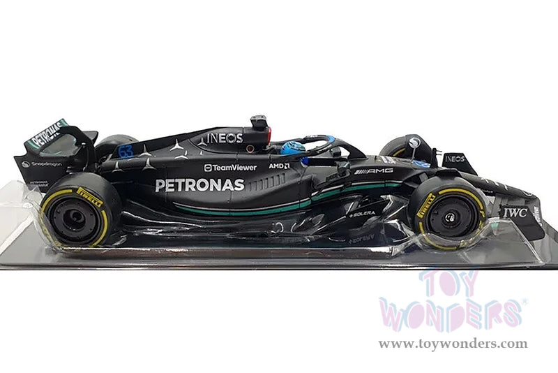 Cargue la imagen en el visor de la galería, Toy Wonders Bburago Formula Racing - Mercedes AMG Petronas George Russell with Driver Formula One F1 2023 1/24 scale Figure
