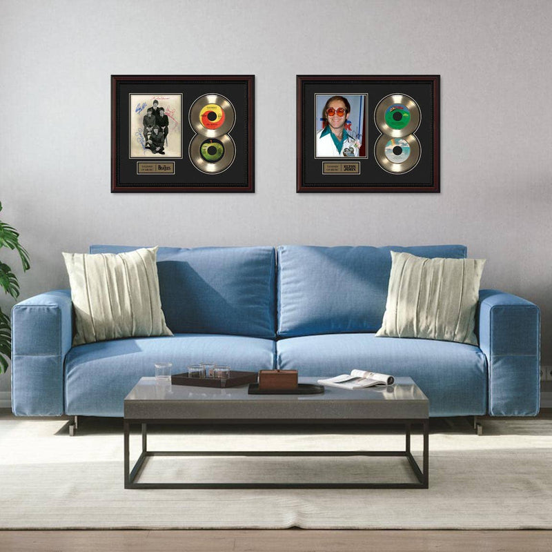 Chargez l'image dans la visionneuse de la galerie, Beatles Framed 45 Record w/ Reproduction Signatures Gold Record Display
