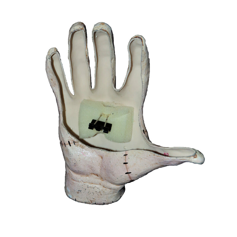 Cargue la imagen en el visor de la galería, Ghoulish Shoulder Buddy´s prop - Crawling Hand Halloween Decor
