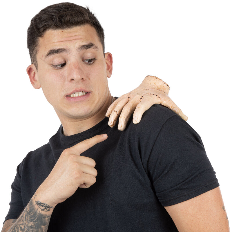 Cargue la imagen en el visor de la galería, Ghoulish Shoulder Buddy´s prop - Crawling Hand Halloween Decor
