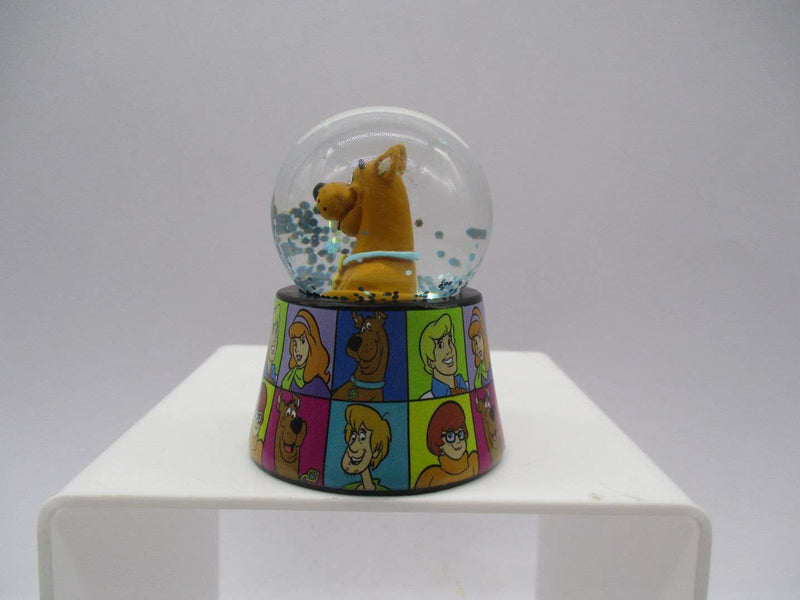 Cargue la imagen en el visor de la galería, Scooby Doo and Logo Boxed 45mm Light Up Snow Globe
