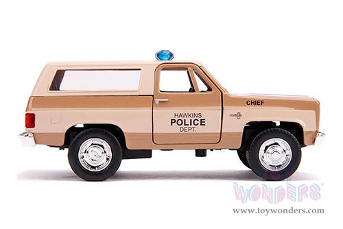 Cargue la imagen en el visor de la galería, Hollywood Rides Stranger Things - 1980 Hopper's Chevrolet Blazer Hawkins Police Dept 1/32 Die-Cast Toy Car
