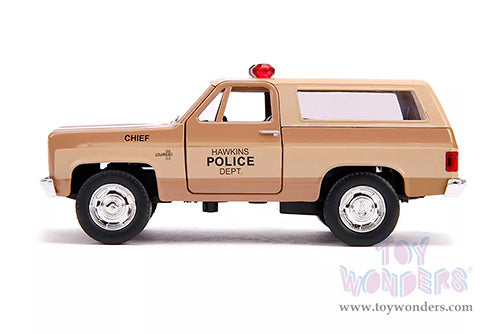 Cargue la imagen en el visor de la galería, Hollywood Rides Stranger Things - 1980 Hopper's Chevrolet Blazer Hawkins Police Dept 1/32 Die-Cast Toy Car
