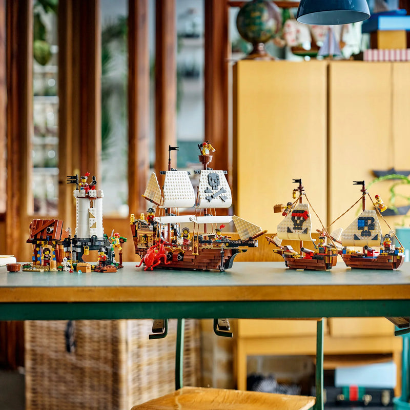 Cargue la imagen en el visor de la galería, LEGO Creator 3 in 1 - Iconic Pirate Ship Building Toy Figure
