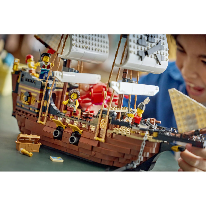 Cargue la imagen en el visor de la galería, LEGO Creator 3 in 1 - Iconic Pirate Ship Building Toy Figure

