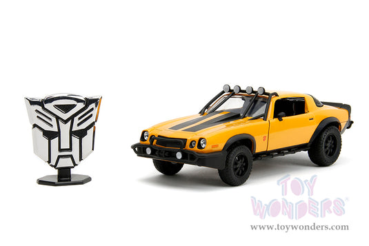 Toy Wonders Hollywood Rides Transformers 7 - 1977 Chevrolet® Camaro® Bumblebee with Transformers Diecast Statue 1/24 Die Cast Vehicle