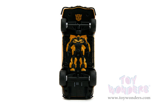 Toy Wonders Hollywood Rides Transformers 7 - 1977 Chevrolet® Camaro® Bumblebee with Transformers Diecast Statue 1/24 Die Cast Vehicle