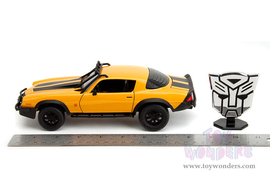 Toy Wonders Hollywood Rides Transformers 7 - 1977 Chevrolet® Camaro® Bumblebee with Transformers Diecast Statue 1/24 Die Cast Vehicle