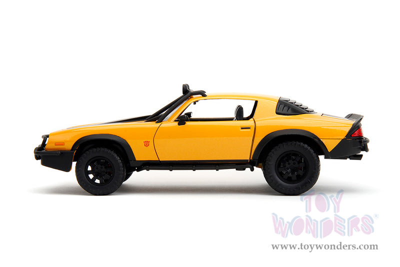 Load image into Gallery viewer, Toy Wonders Hollywood Rides Transformers 7 - 1977 Chevrolet® Camaro® Bumblebee with Transformers Diecast Statue 1/24 Die Cast Vehicle
