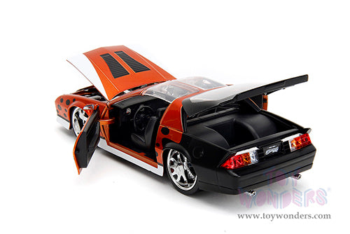 Jada Toys - Hollywood Rides: Chevrolet® Camaro® Diecast Z/28 with Chester Cheetah Figurine 1:24 Scale Car