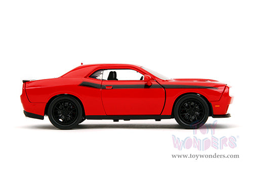 Chargez l&#39;image dans la visionneuse de la galerie, Hollywood Rides: Dodge Challenger SRT with Glenn The Walking Dead Diecast Jada Toys Figure

