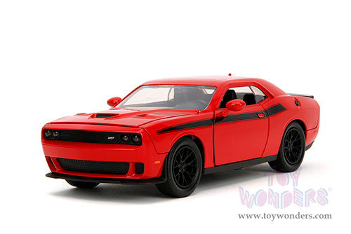 Hollywood Rides: Dodge Challenger SRT with Glenn The Walking Dead Diecast Jada Toys Figure
