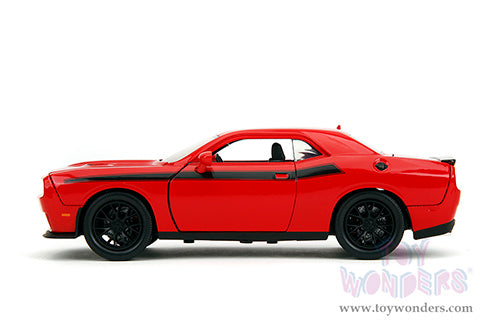 Chargez l&#39;image dans la visionneuse de la galerie, Hollywood Rides: Dodge Challenger SRT with Glenn The Walking Dead Diecast Jada Toys Figure
