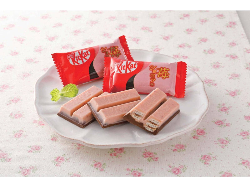 Chargez l'image dans la visionneuse de la galerie, Kitkat Strawberry Chocolate (Japan)
