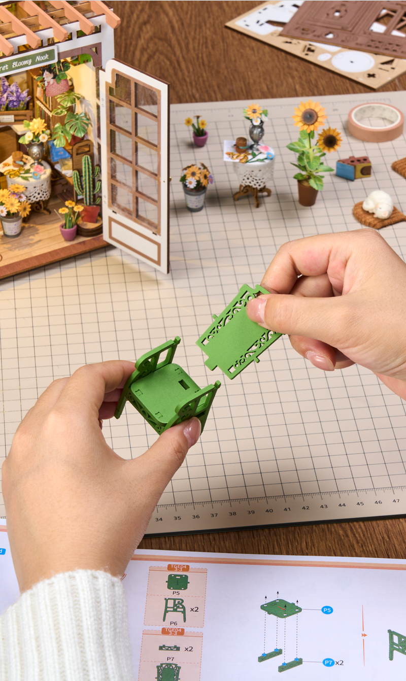 Load image into Gallery viewer, Robotime Rolife - Secret Bloomy Nook DIY Book Nook Shelf Insert
