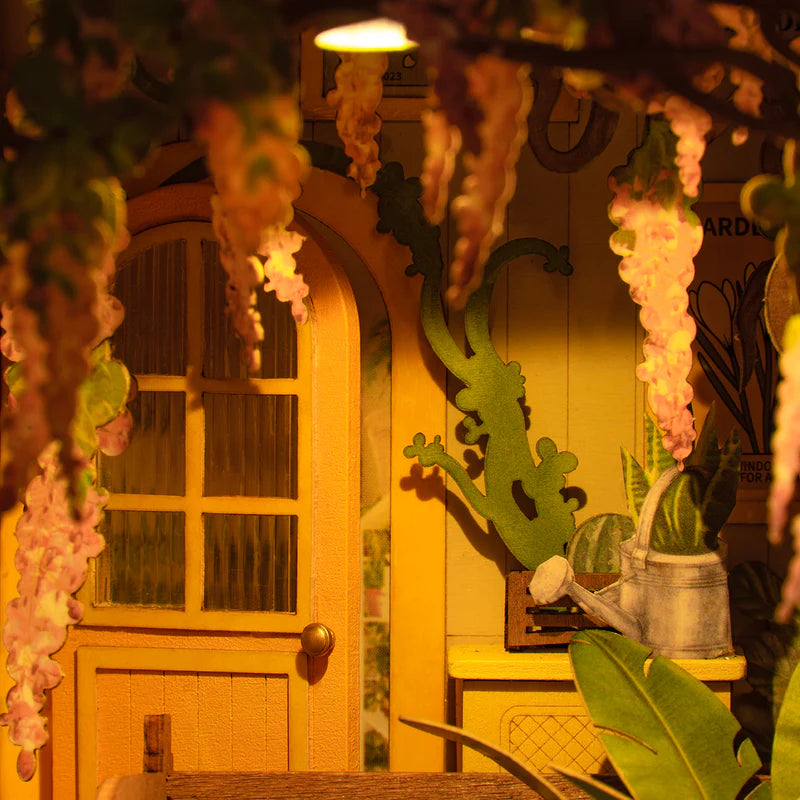 Chargez l&#39;image dans la visionneuse de la galerie, Robotime Rolife - Holiday Garden House DIY Book Nook Kit Figure
