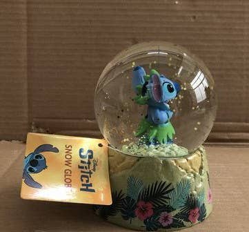 Cargue la imagen en el visor de la galería, Lilo and Stitch Sand Plants Hula 100mm Sculpted Snow Globe
