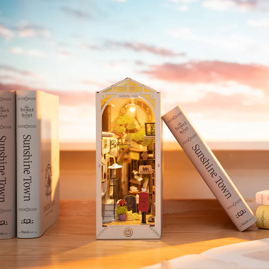 Robotime Rolife - Sunshine Town Book Nook Shelf Insert Figure