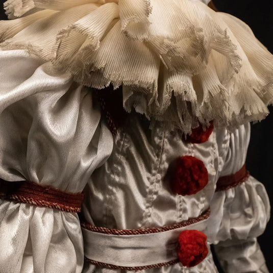 IT Pennywise - Pennywise Premium Scale Doll Figure