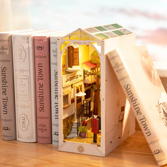 Robotime Rolife - Sunshine Town Book Nook Shelf Insert Figure