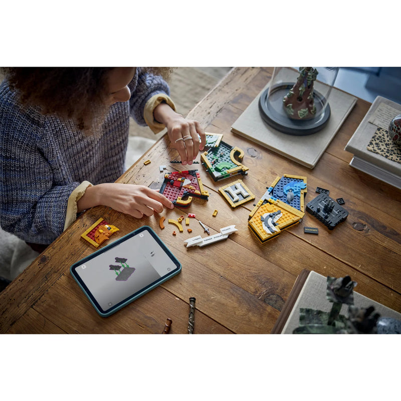 Cargue la imagen en el visor de la galería, Lego: Harry Potter - Hogwarts™ House Crest Building Figure
