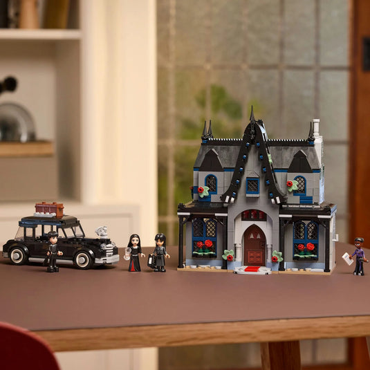Lego: Wednesday Addams - Morticia's Cottage Figure