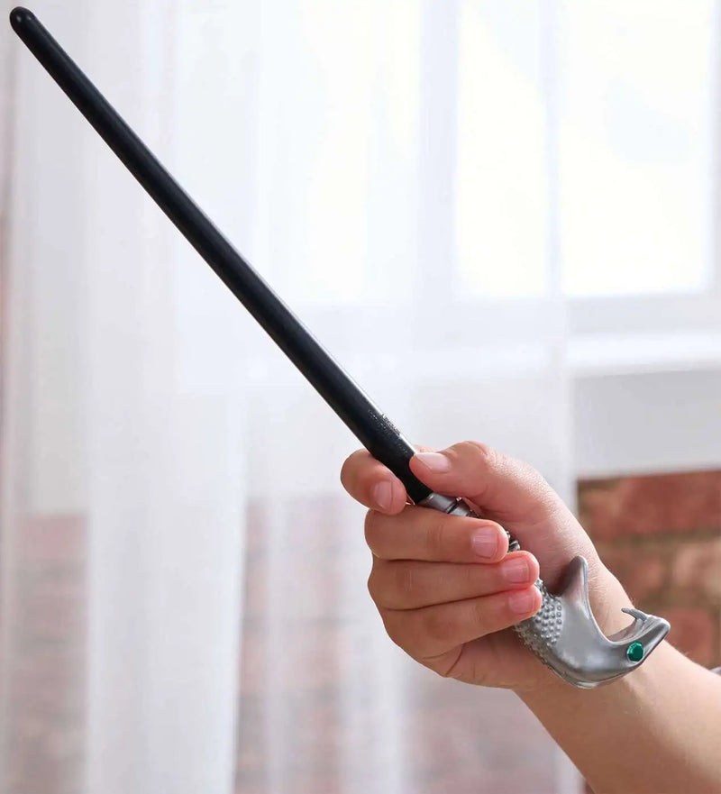 Chargez l&#39;image dans la visionneuse de la galerie, Harry Potter Wizarding World Magical Artifacts Series Mystery Wand with Stand &amp; Die-Cast Icon Spellbinding Wand
