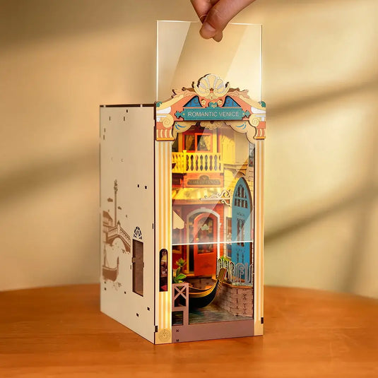 Robotime - Romantic Venice Rolife DIY Book Nook Crafts figure