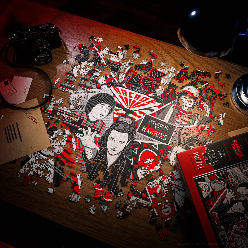 Cargue la imagen en el visor de la galería, Stranger Things - Characters Jigsaw Puzzle
