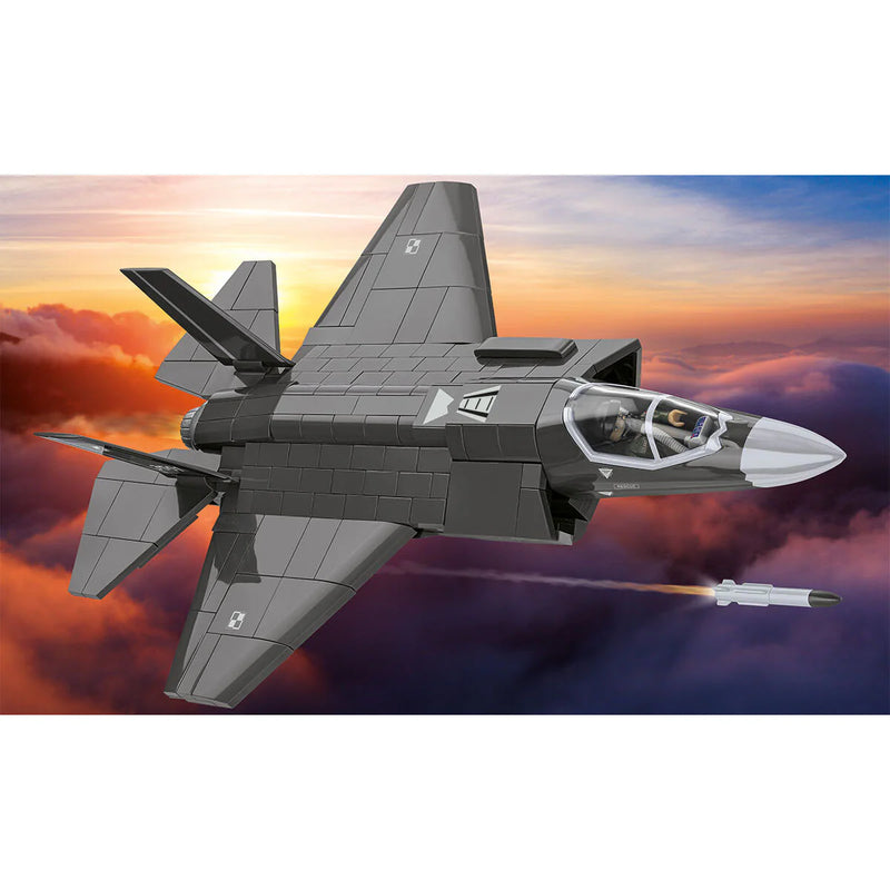 Chargez l'image dans la visionneuse de la galerie, Cobi Armed Forces - F-35B Lightning II "Husarz" Fighter Jet Brick Toy
