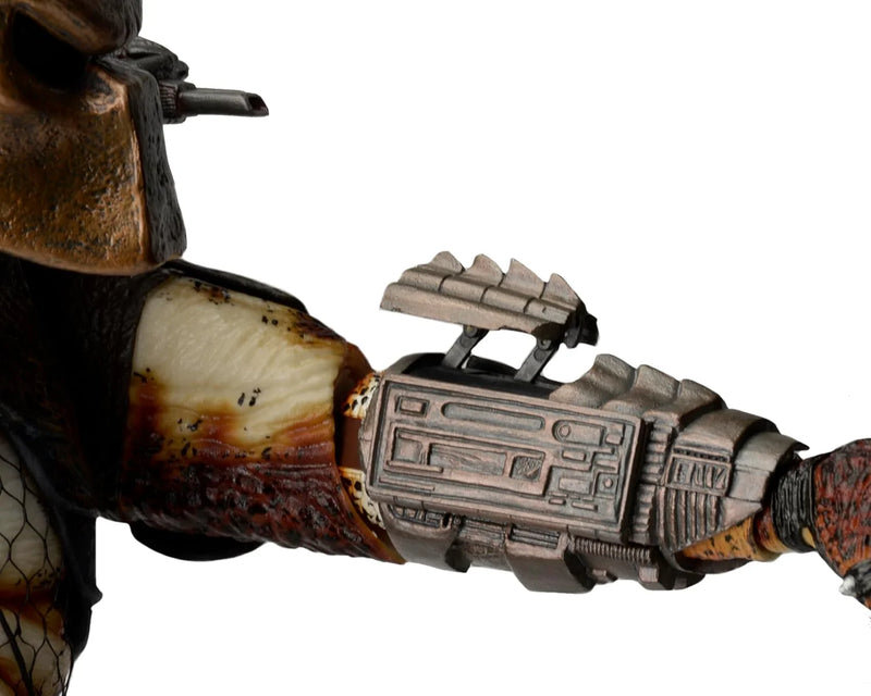 Chargez l'image dans la visionneuse de la galerie, NECA! Predator 2 - City Hunter Predator With LED Light 1/4 Scale Action Figure
