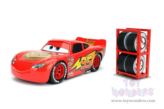 Jada Toys - Hollywood Rides: Lightning McQueen #95 Red with Extra Wheels Disney & Pixar Figurine 1:24 Scale Car