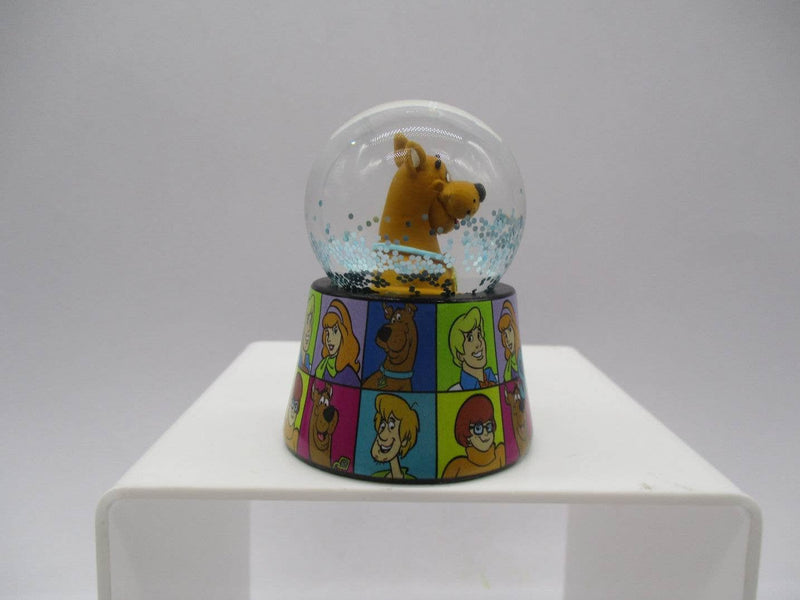Cargue la imagen en el visor de la galería, Scooby Doo and Logo Boxed 45mm Light Up Snow Globe
