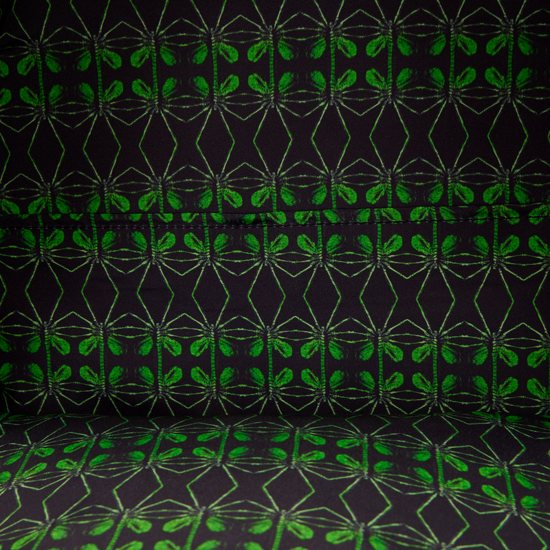 Cargue la imagen en el visor de la galería, Loungefly: Alien - Alien Xenomorph Cosplay Glow In the Dark Full-Size Backpack
