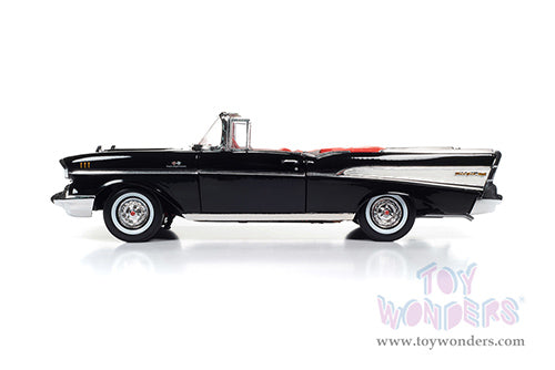 Cargue la imagen en el visor de la galería, Auto World Silver Screen Machines - James Bond 007 Chevrolet® Bel Air® Convertible - Dr. No 1962 1/18 Scale Diecast Model Car
