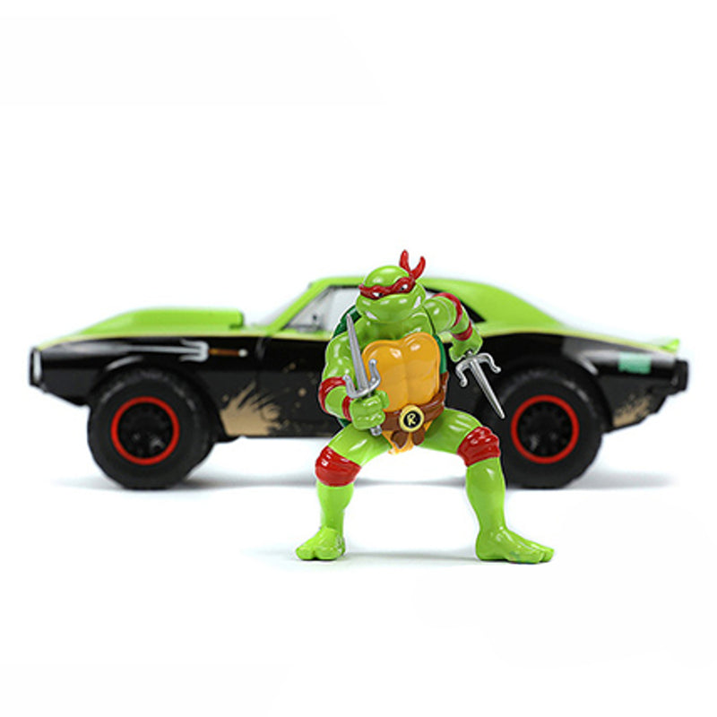 Cargue la imagen en el visor de la galería, Tortugas Ninja: Chevrolet® Camaro® de 1967, versión sucia con auto fundido a presión Raphael
