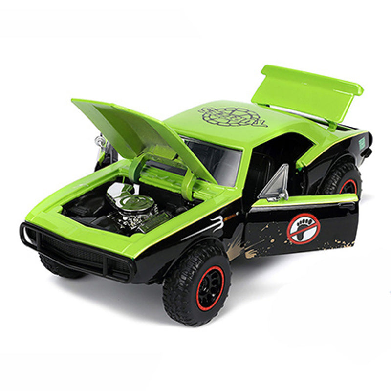 Cargue la imagen en el visor de la galería, Tortugas Ninja: Chevrolet® Camaro® de 1967, versión sucia con auto fundido a presión Raphael
