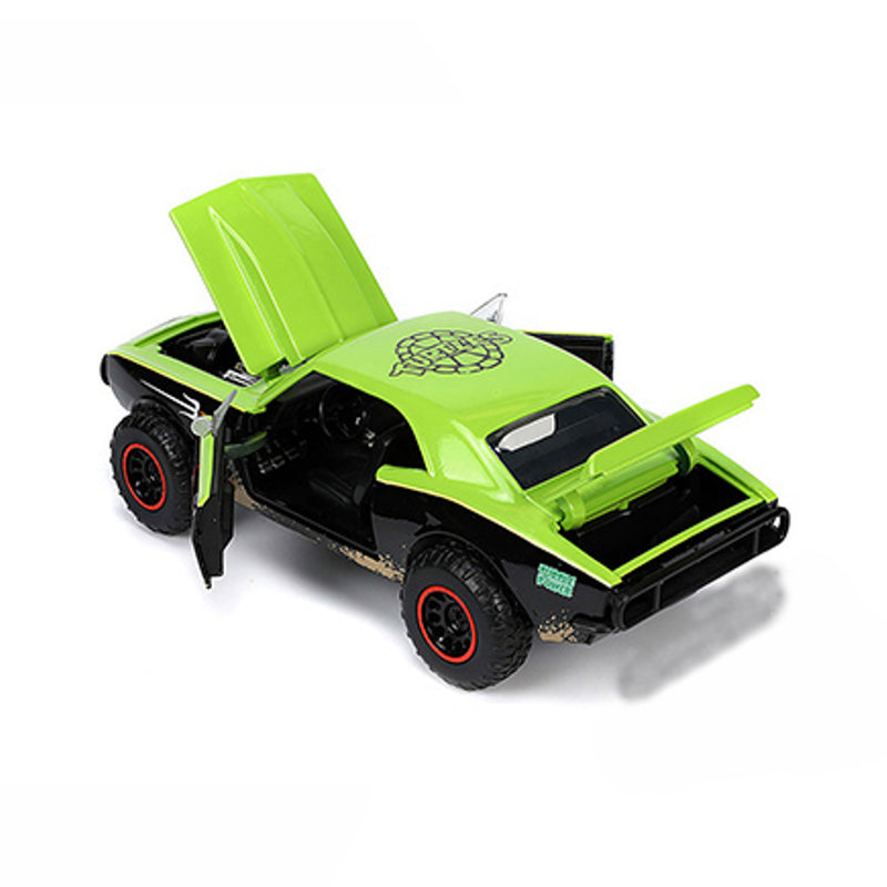 Cargue la imagen en el visor de la galería, Tortugas Ninja: Chevrolet® Camaro® de 1967, versión sucia con auto fundido a presión Raphael
