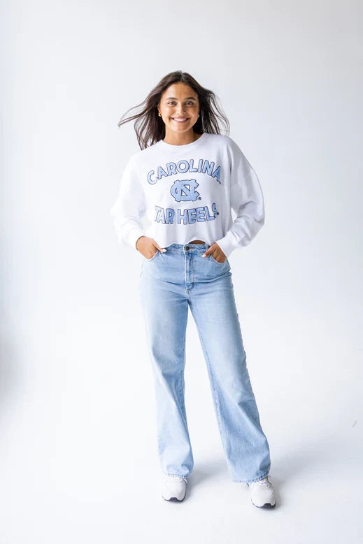Cargue la imagen en el visor de la galería, North Carolina Tar Heels - NCAA Perkins Chenille Cropped Sleeve Crew Women's Long Sleeve
