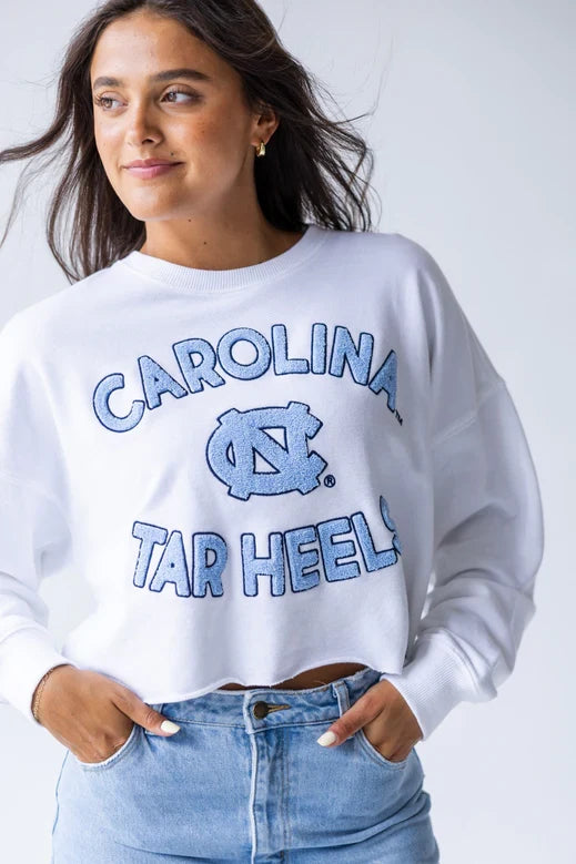 Cargue la imagen en el visor de la galería, North Carolina Tar Heels - NCAA Perkins Chenille Cropped Sleeve Crew Women's Long Sleeve

