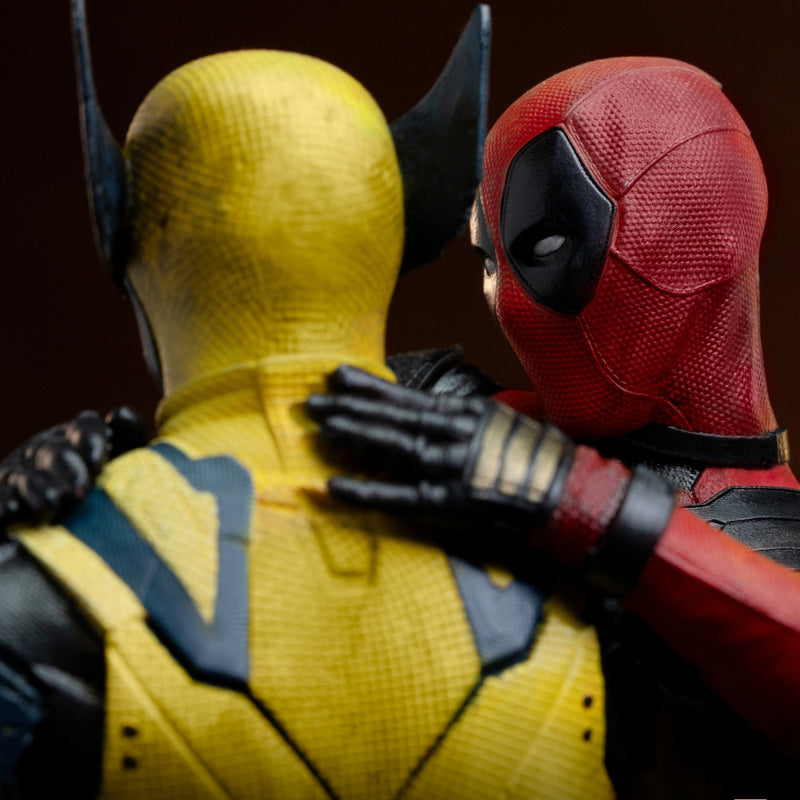 Chargez l&#39;image dans la visionneuse de la galerie, Diamond Marvel Comics: Deadpool &amp; Wolverine -Deluxe 1/10 Scale Statue Figure
