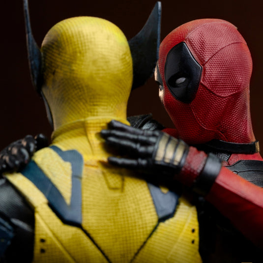 Diamond Marvel Comics: Deadpool & Wolverine -Deluxe 1/10 Scale Statue Figure