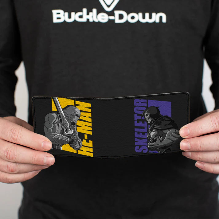 Chargez l&#39;image dans la visionneuse de la galerie, Masters of the Universe - HE-MAN and SKELETOR Silhouette Text Poses Men&#39;s Bi-Fold Wallet
