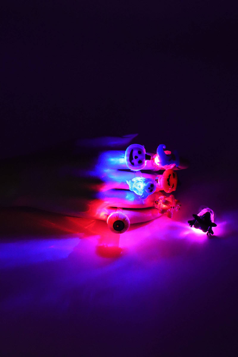 Cargue la imagen en el visor de la galería, Halloween Resin Charm Led 1pc Light-up Ring
