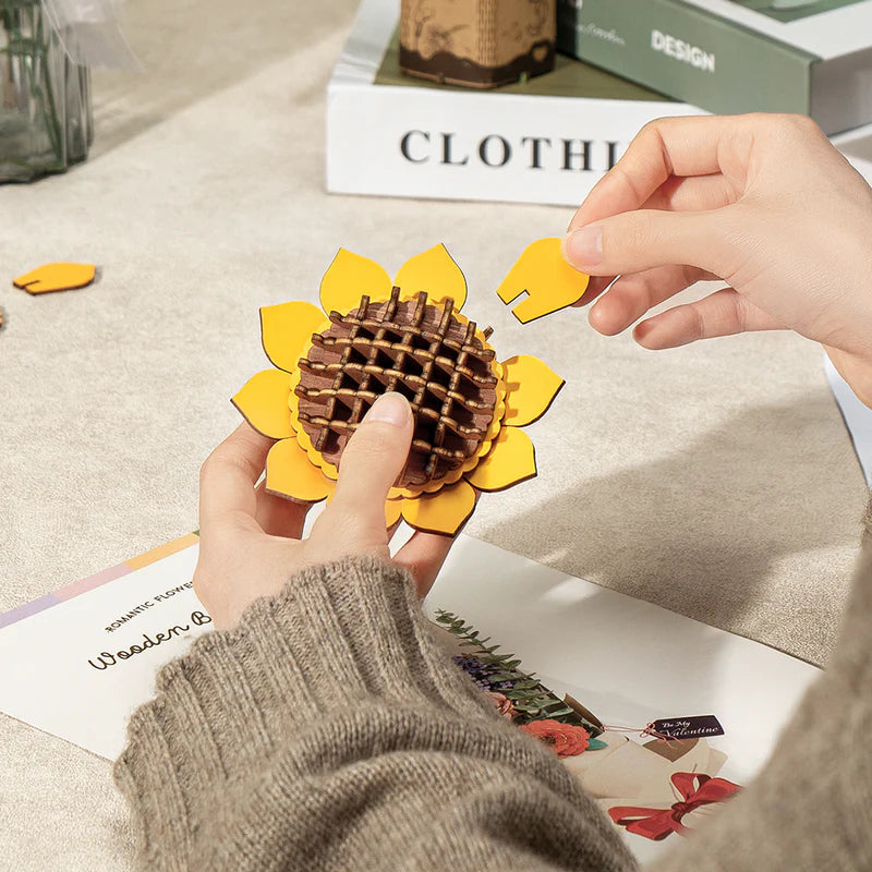 Load image into Gallery viewer, Robotime Rowood - DIY Wooden Flower Bouquet 3D Wooden Puzzle Figure
