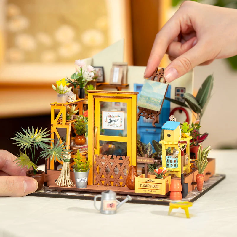 Cargue la imagen en el visor de la galería, Robotime Rolife - Cathy&#39;s Flower House DIY Miniature House Figure
