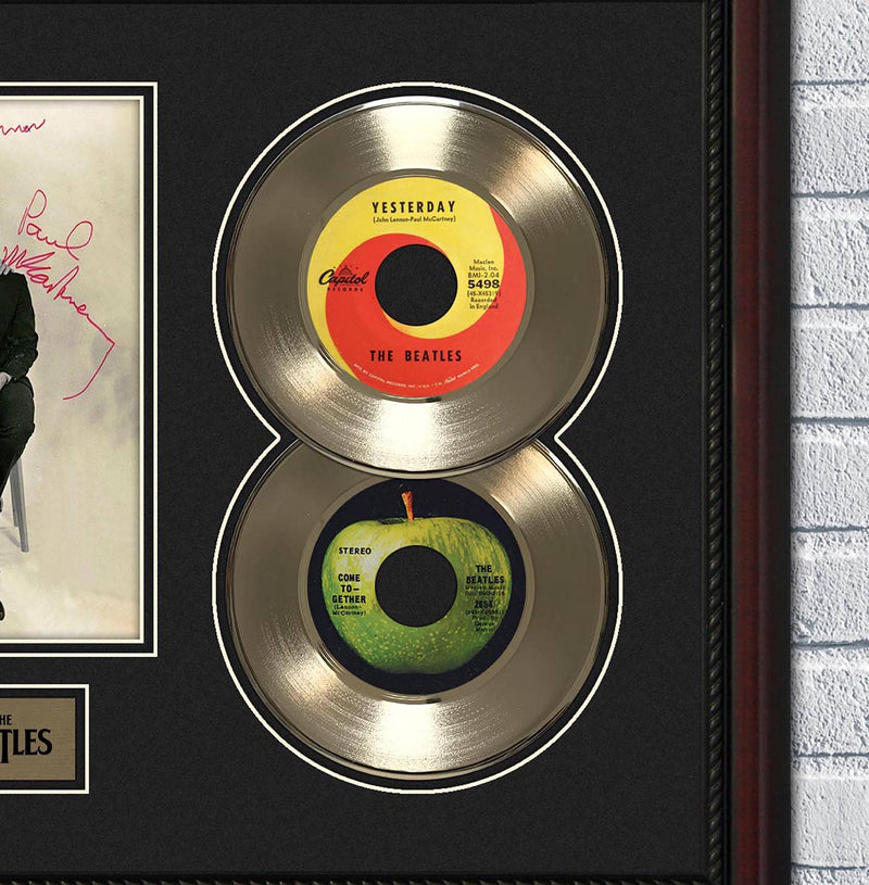 Chargez l'image dans la visionneuse de la galerie, Beatles Framed 45 Record w/ Reproduction Signatures Gold Record Display

